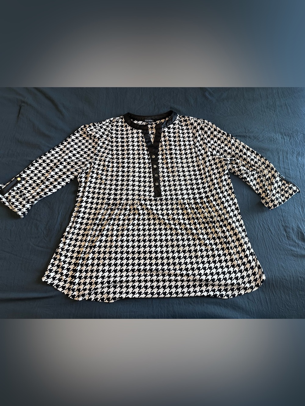 Roz & Ali Houndstooth Print Button-Front Women's Top in Black and White Size 2X